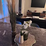 3 Bedrooms With Tour Eiffel View
