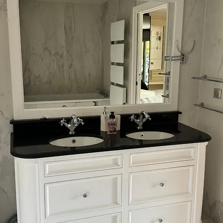 3 Bedrooms With Tour Eiffel View Исси-ле-Мулино