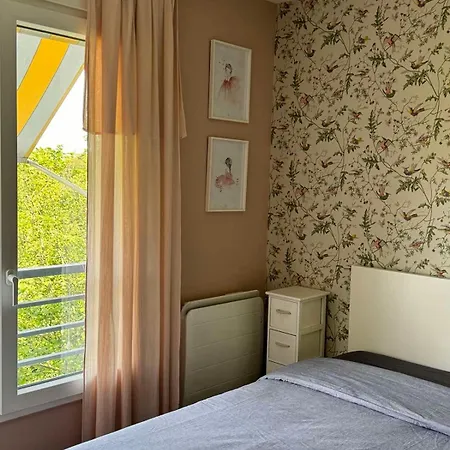 3 Bedrooms With Tour Eiffel View