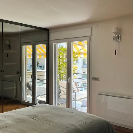 Апартаменты 3 Bedrooms With Tour Eiffel View Исси-ле-Мулино