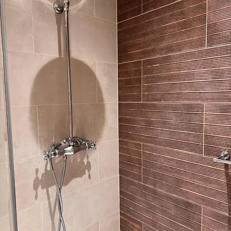 3 Bedrooms With Tour Eiffel View