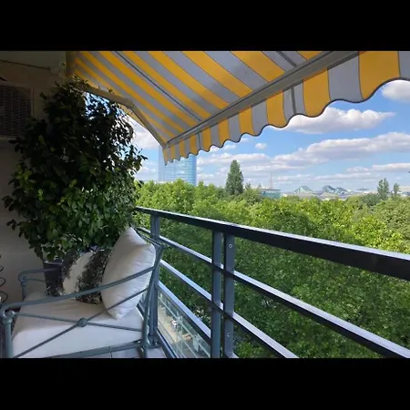 Апартаменты 3 Bedrooms With Tour Eiffel View