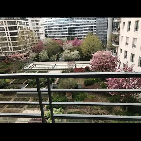 Апартаменты 3 Bedrooms With Tour Eiffel View Исси-ле-Мулино