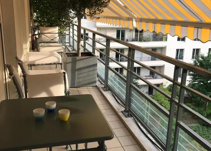 Διαμέρισμα 3 Bedrooms With Tour Eiffel View Issy-les-Moulineaux