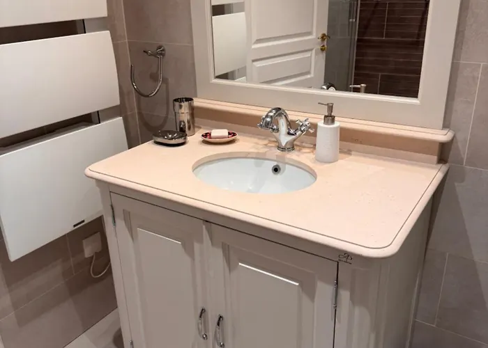 3 Bedrooms With Tour Eiffel View Διαμέρισμα *